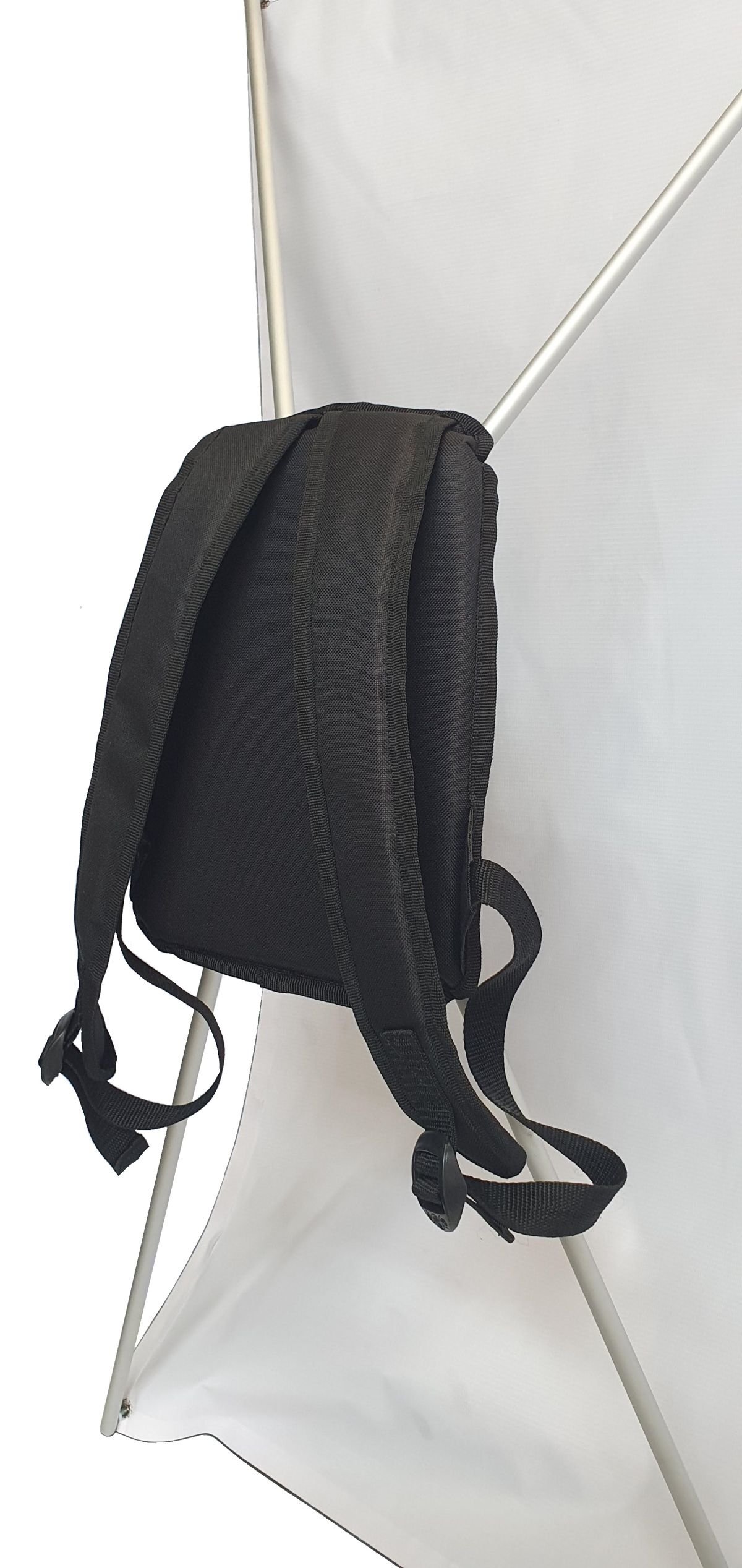 Portapendón hombre valla vista 2